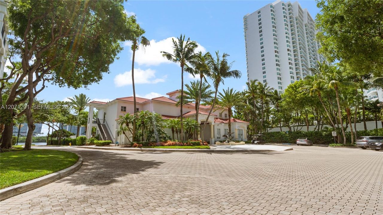 VBTB Clubhouse - Mgmt off, relaxing lobby, theater room, fabulous gym and exit to the east pool on Founders Bay.