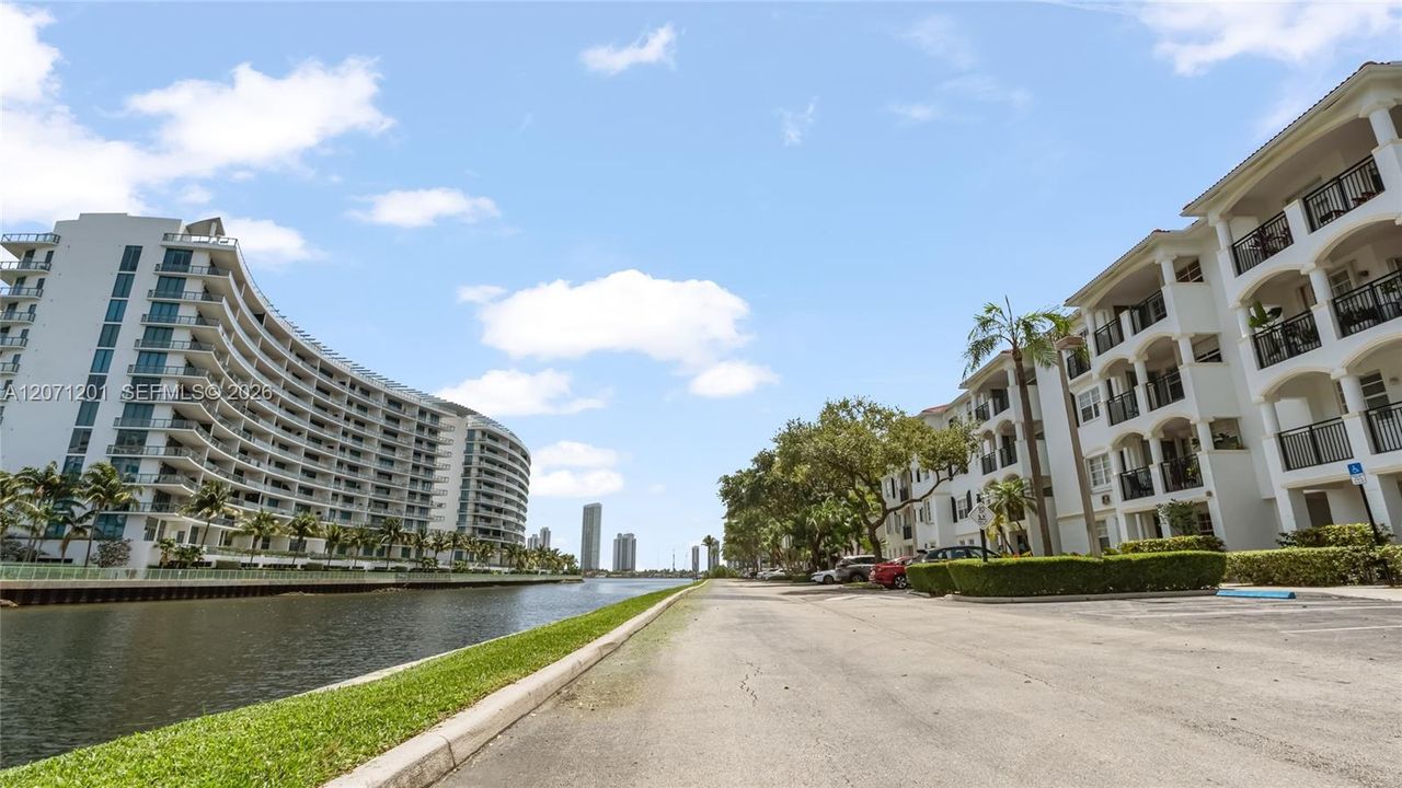 For Rent: $3,600 (1 beds, 1 baths, 893 Square Feet)