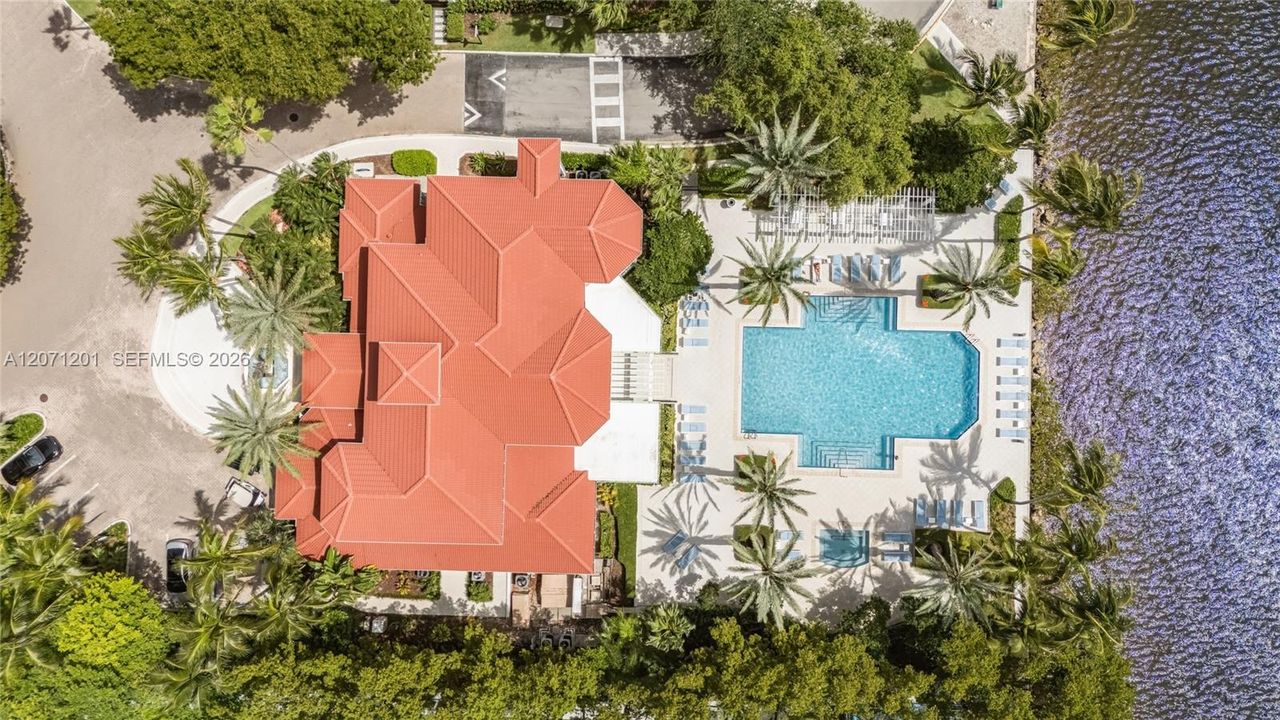 For Rent: $3,600 (1 beds, 1 baths, 893 Square Feet)