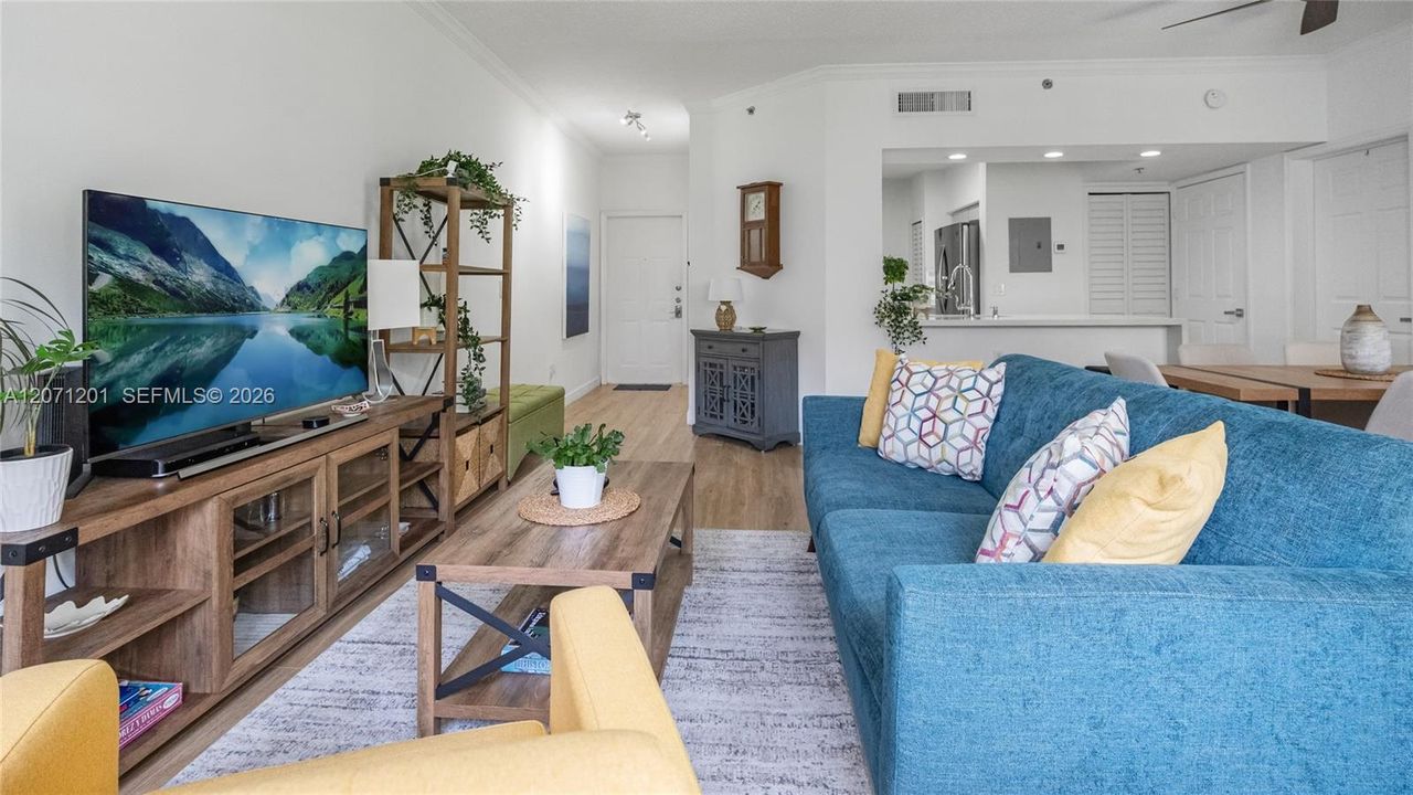 For Rent: $3,600 (1 beds, 1 baths, 893 Square Feet)
