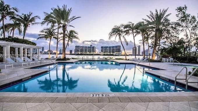 For Rent: $3,600 (1 beds, 1 baths, 893 Square Feet)