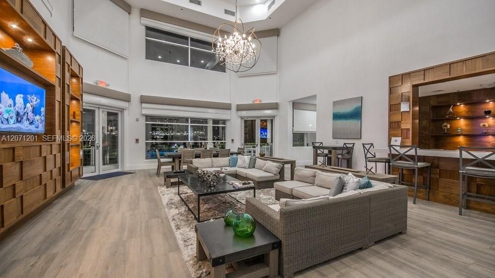 For Rent: $3,600 (1 beds, 1 baths, 893 Square Feet)