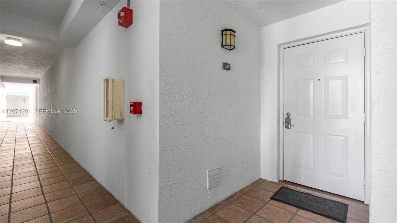 For Rent: $3,600 (1 beds, 1 baths, 893 Square Feet)