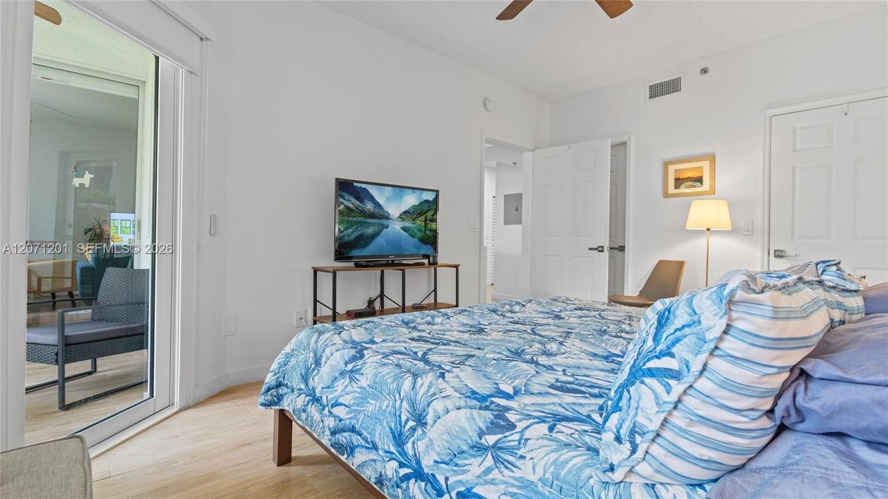 For Rent: $3,600 (1 beds, 1 baths, 893 Square Feet)