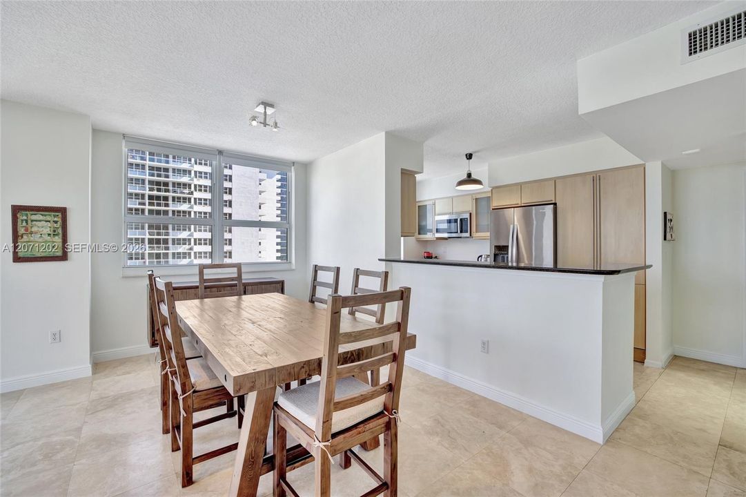 For Rent: $4,500 (2 beds, 2 baths, 1490 Square Feet)