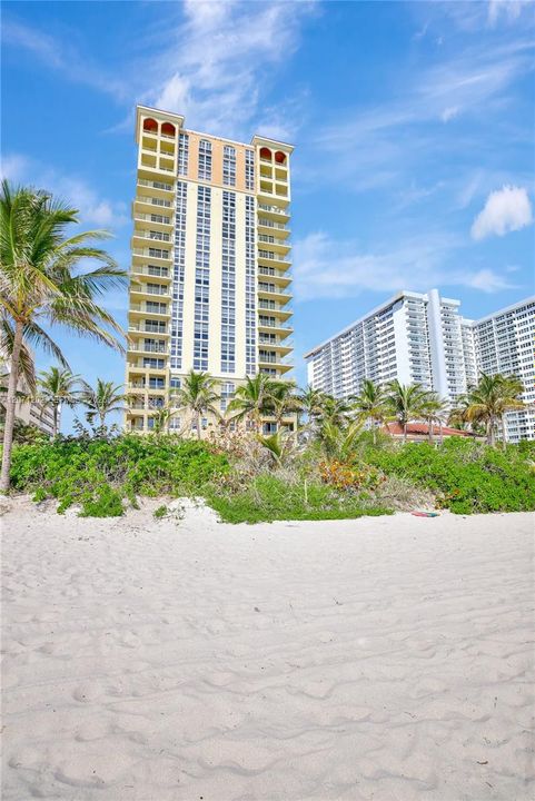 For Rent: $4,500 (2 beds, 2 baths, 1490 Square Feet)