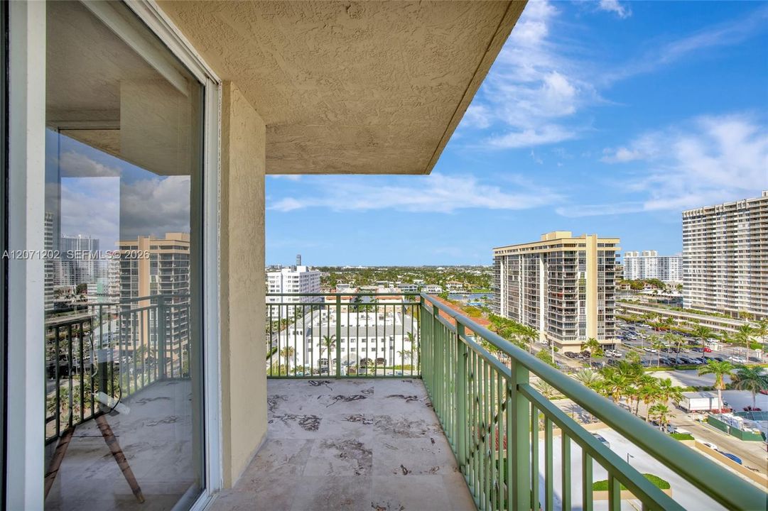 For Rent: $4,500 (2 beds, 2 baths, 1490 Square Feet)