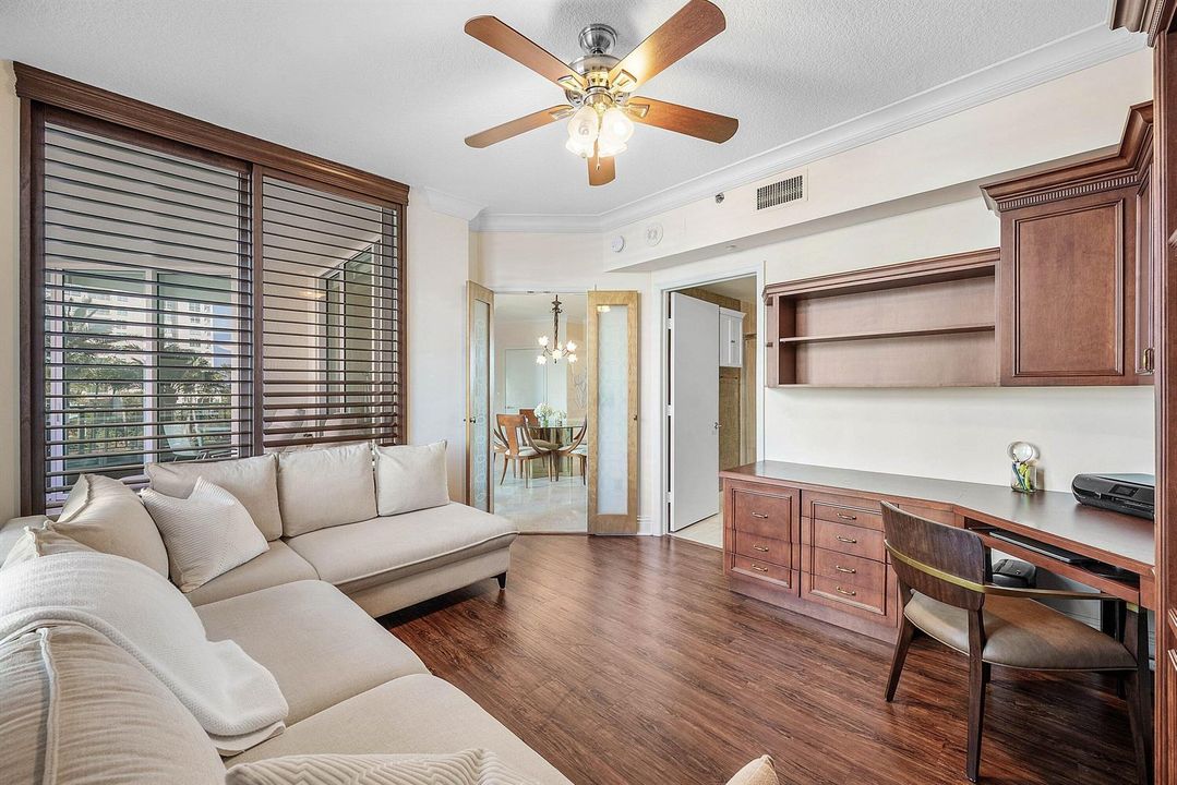 Guest bedroom/office