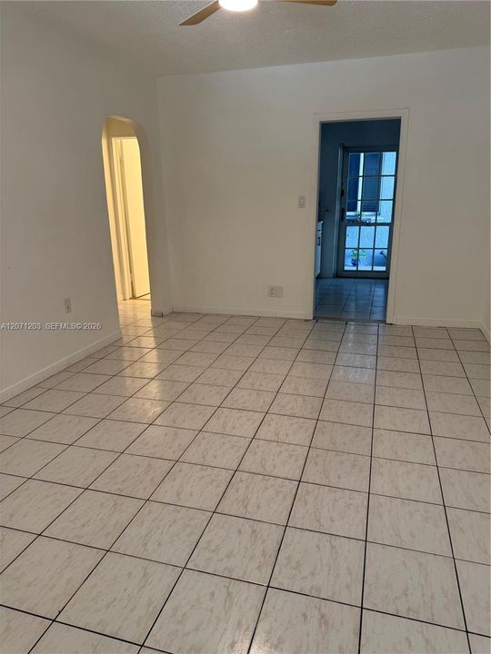 В аренду: $2,150 (2 спален, 1 ванн, 900 Квадратных фут)