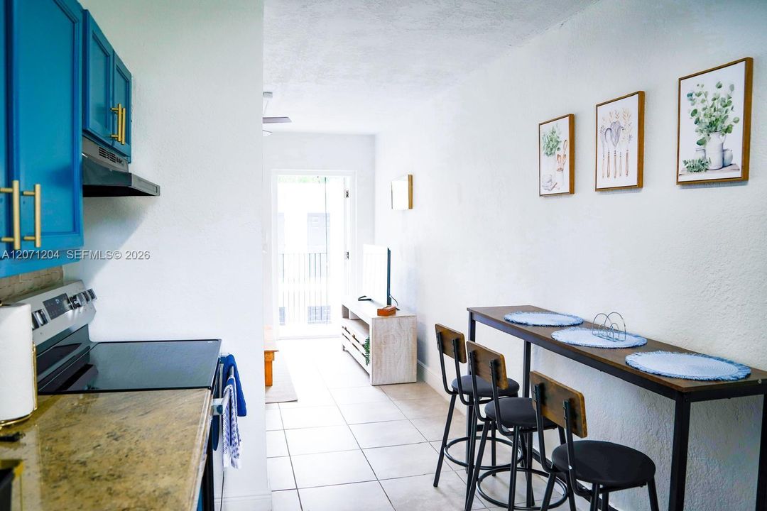 В аренду: $2,200 (2 спален, 1 ванн, 9300 Квадратных фут)