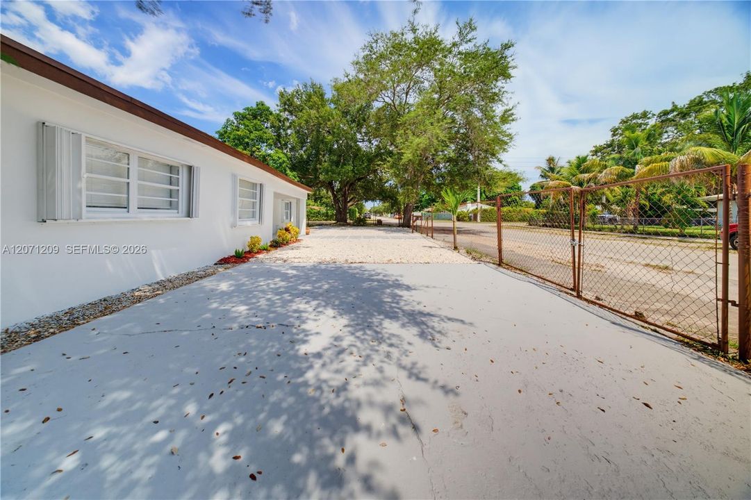 En Venta: $639,900 (3 camas, 2 baños, 1807 Pies cuadrados)
