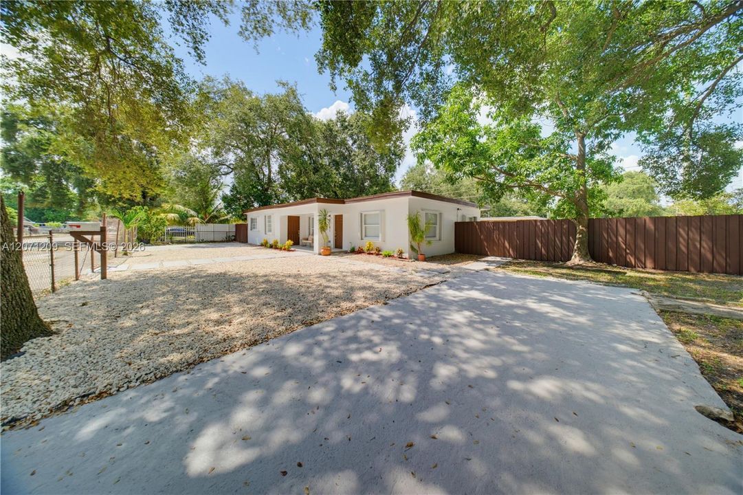 En Venta: $639,900 (3 camas, 2 baños, 1807 Pies cuadrados)