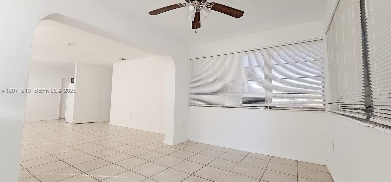 For Sale: $324,900 (3 beds, 1 baths, 1101 Square Feet)