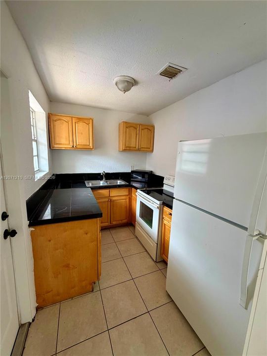 For Sale: $324,900 (3 beds, 1 baths, 1101 Square Feet)