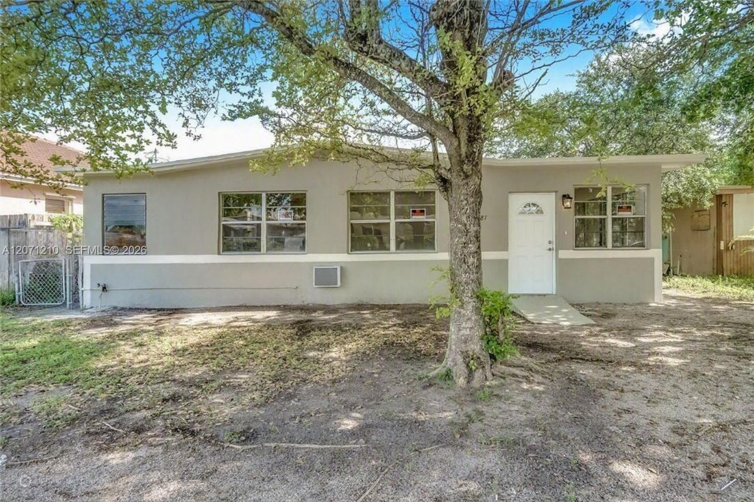 For Sale: $324,900 (3 beds, 1 baths, 1101 Square Feet)