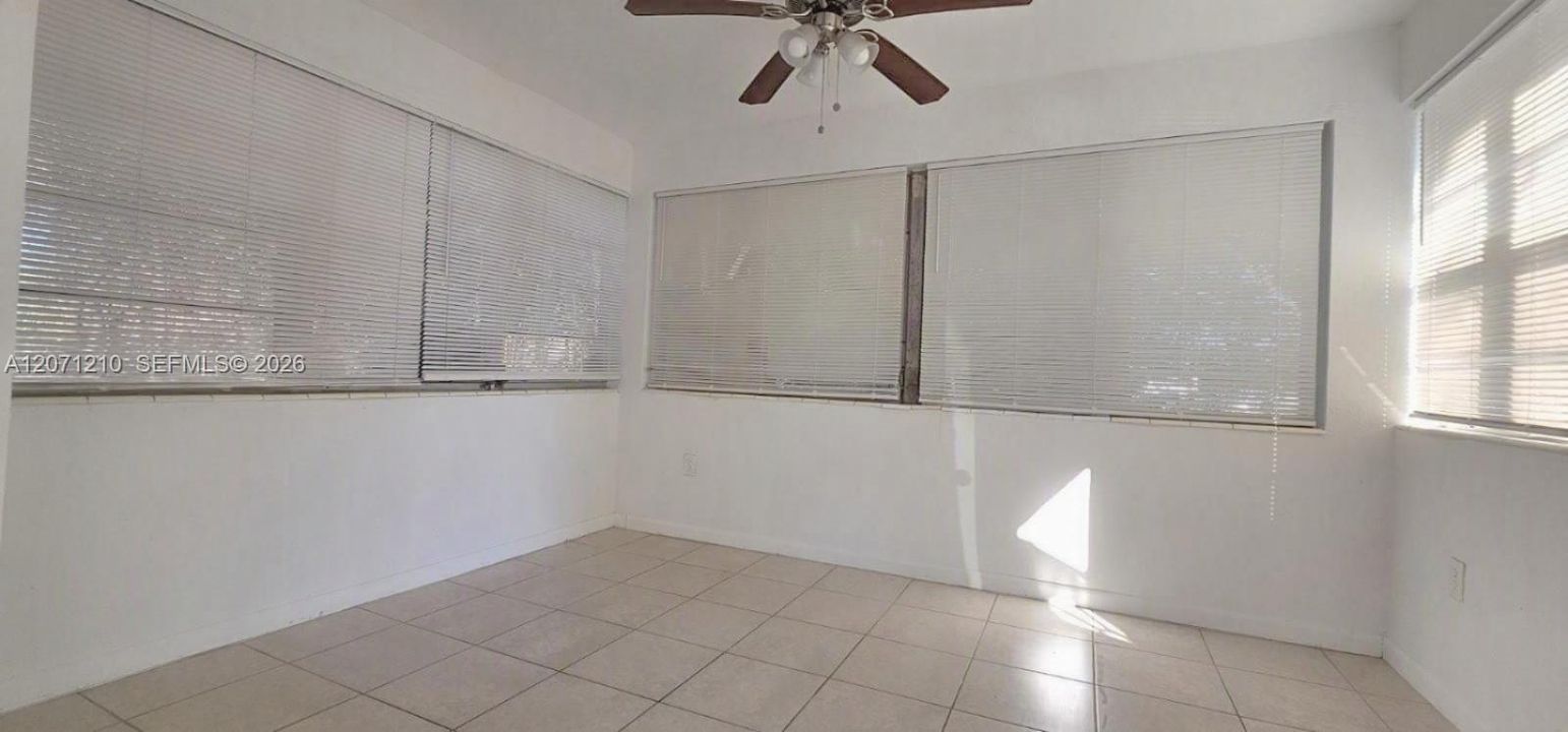 For Sale: $324,900 (3 beds, 1 baths, 1101 Square Feet)