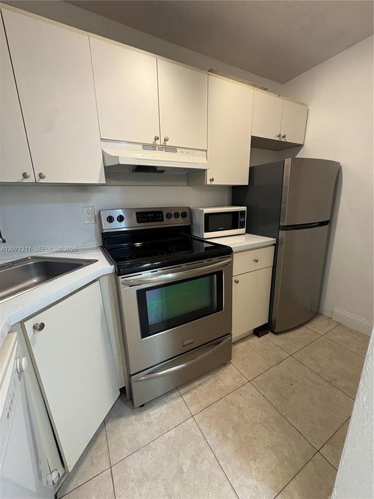 For Rent: $1,700 (0 beds, 1 baths, 377 Square Feet)