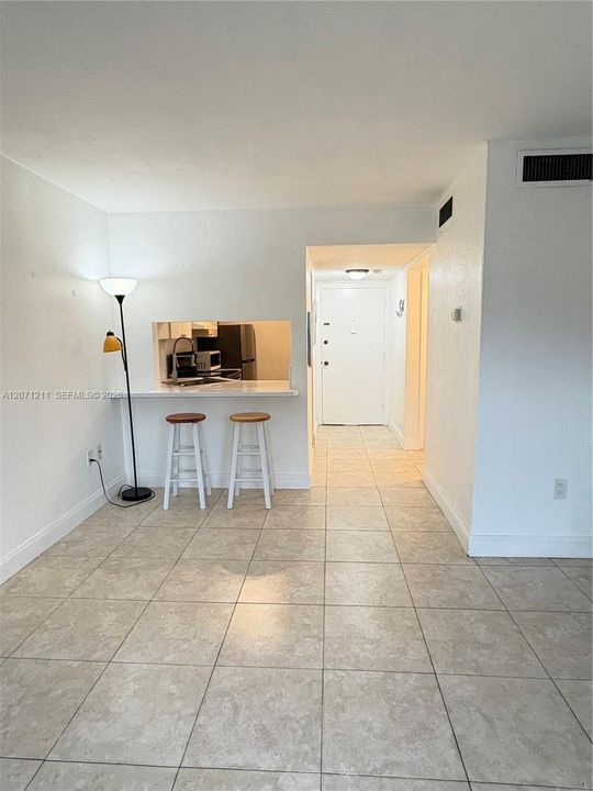 For Rent: $1,700 (0 beds, 1 baths, 377 Square Feet)