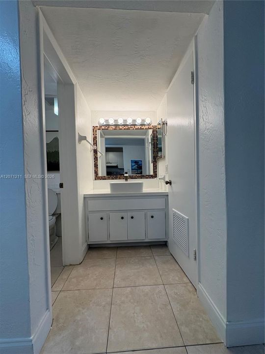 For Rent: $1,700 (0 beds, 1 baths, 377 Square Feet)
