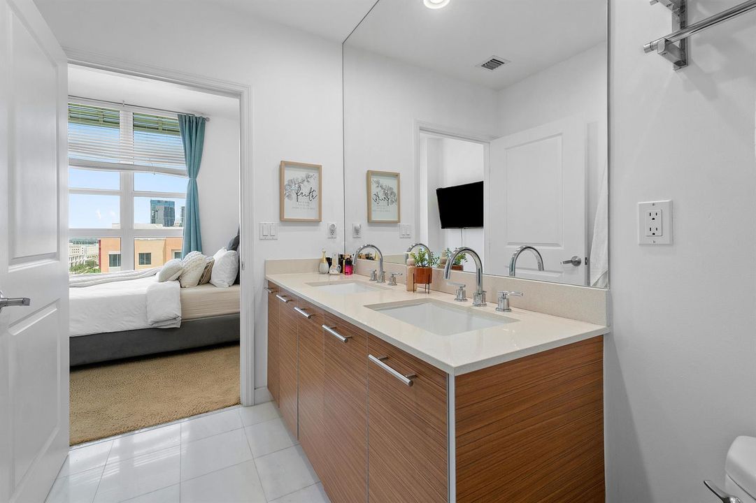 021-480HibiscusStreet-WestPalmBeach-FL-3