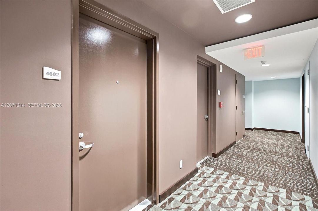 For Sale: $720,000 (2 beds, 3 baths, 1467 Square Feet)