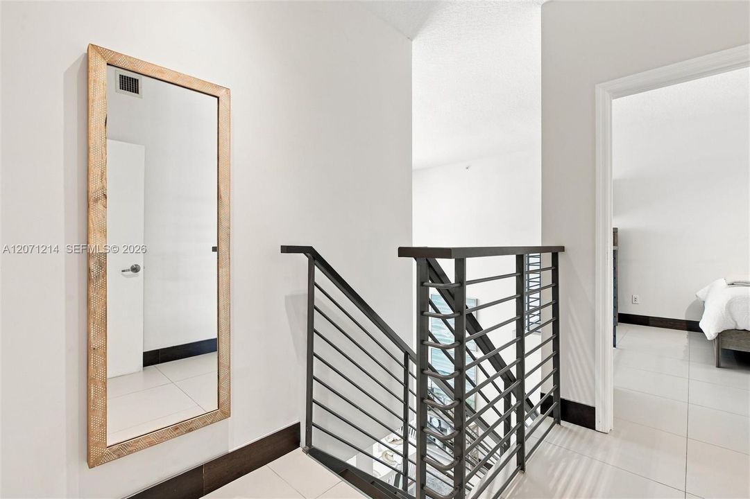 For Sale: $720,000 (2 beds, 3 baths, 1467 Square Feet)
