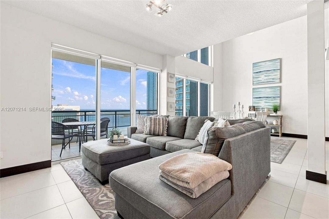 For Sale: $720,000 (2 beds, 3 baths, 1467 Square Feet)