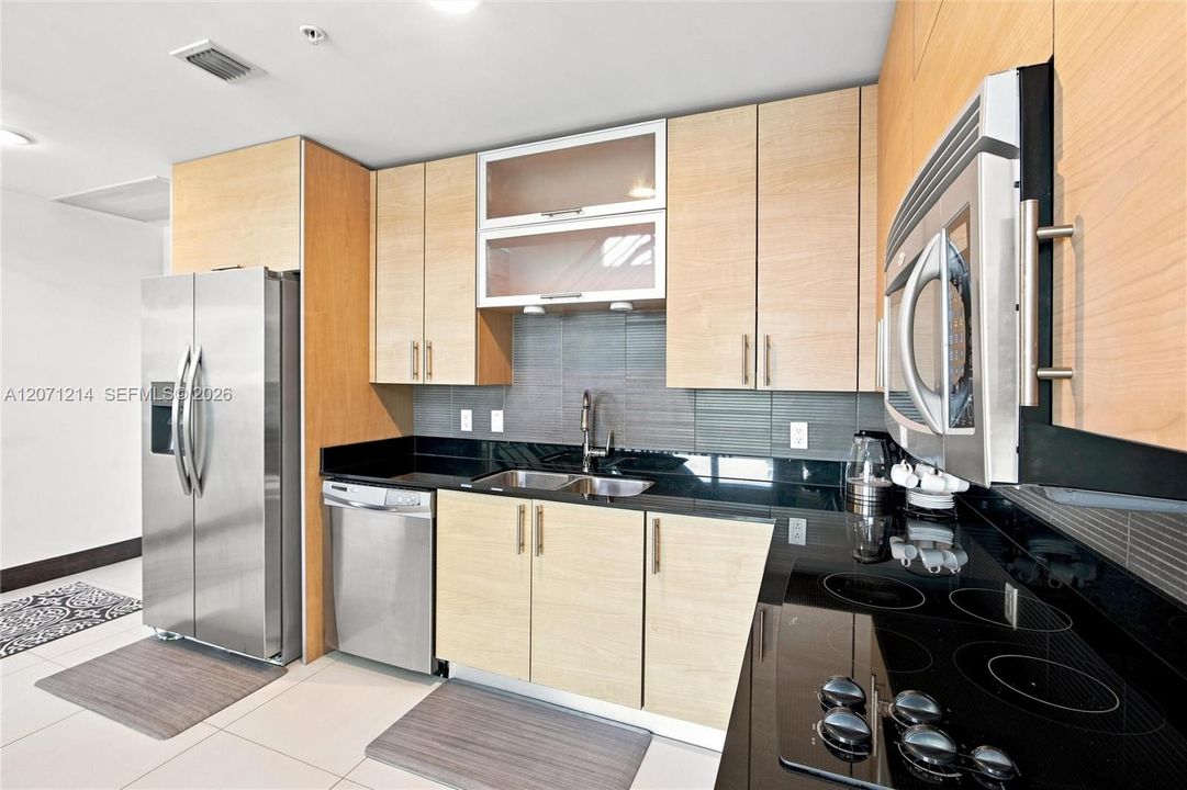 For Sale: $720,000 (2 beds, 3 baths, 1467 Square Feet)