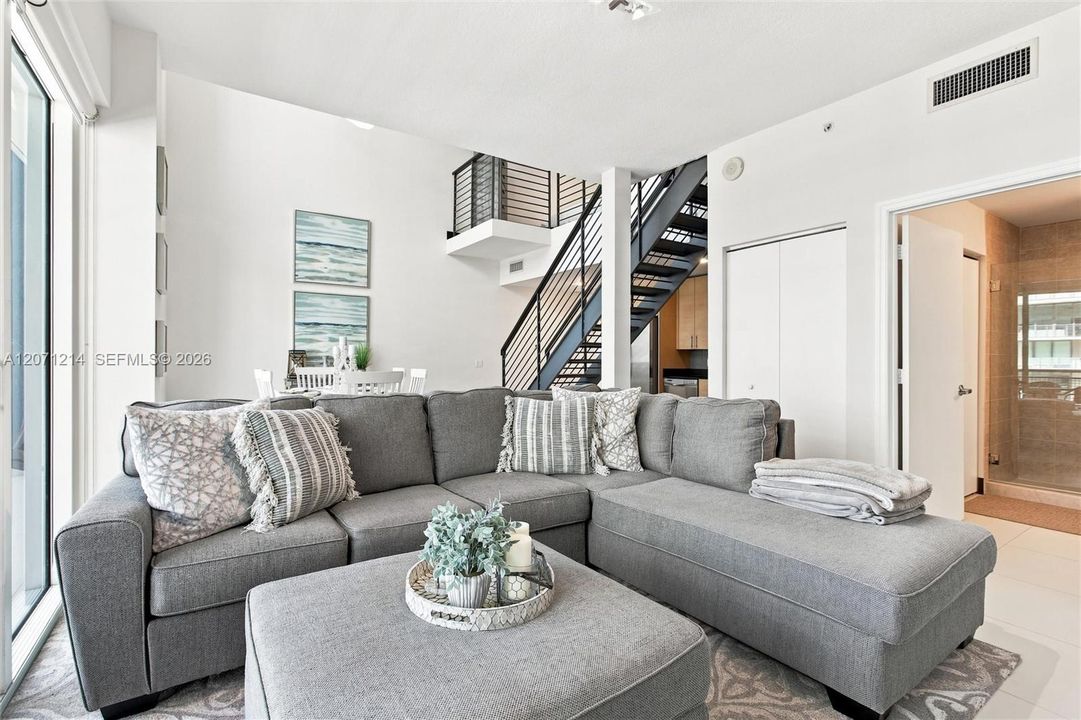 For Sale: $720,000 (2 beds, 3 baths, 1467 Square Feet)
