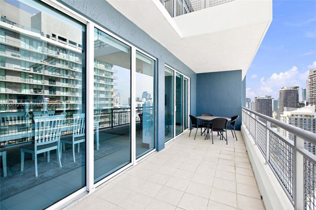 For Sale: $720,000 (2 beds, 3 baths, 1467 Square Feet)
