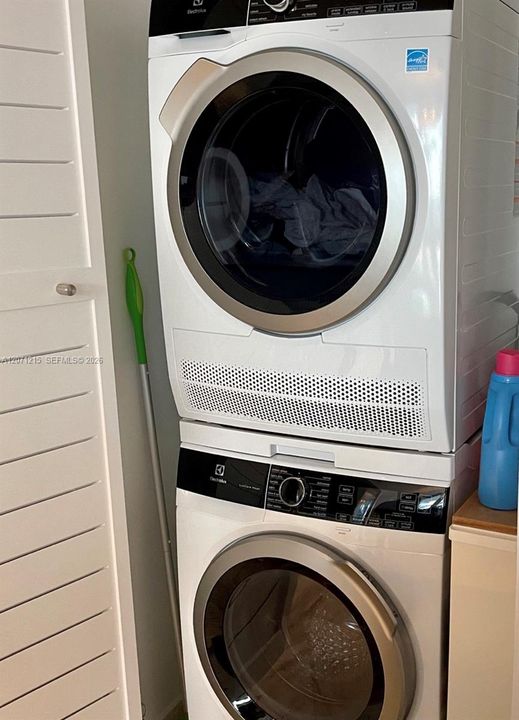For Rent: $3,350 (1 beds, 1 baths, 588 Square Feet)