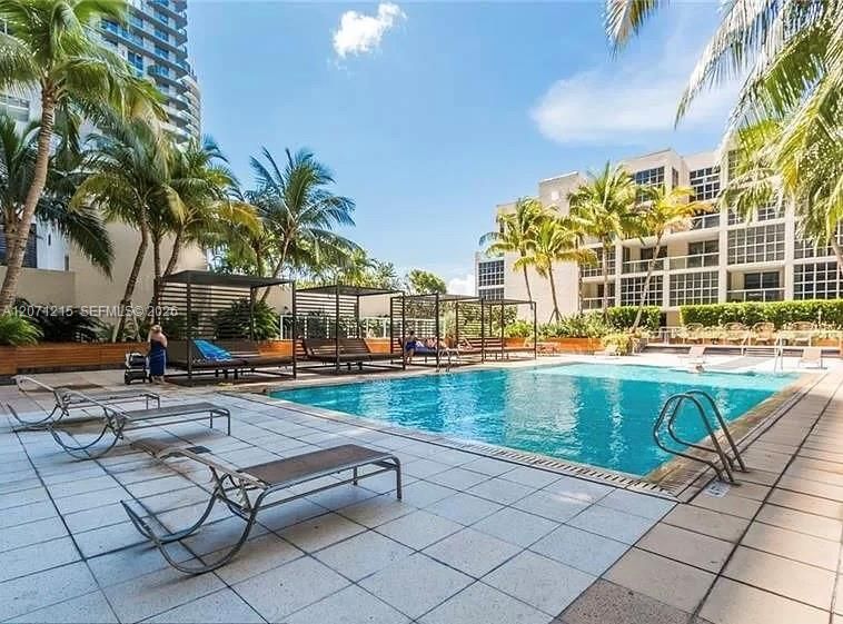 For Rent: $3,350 (1 beds, 1 baths, 588 Square Feet)