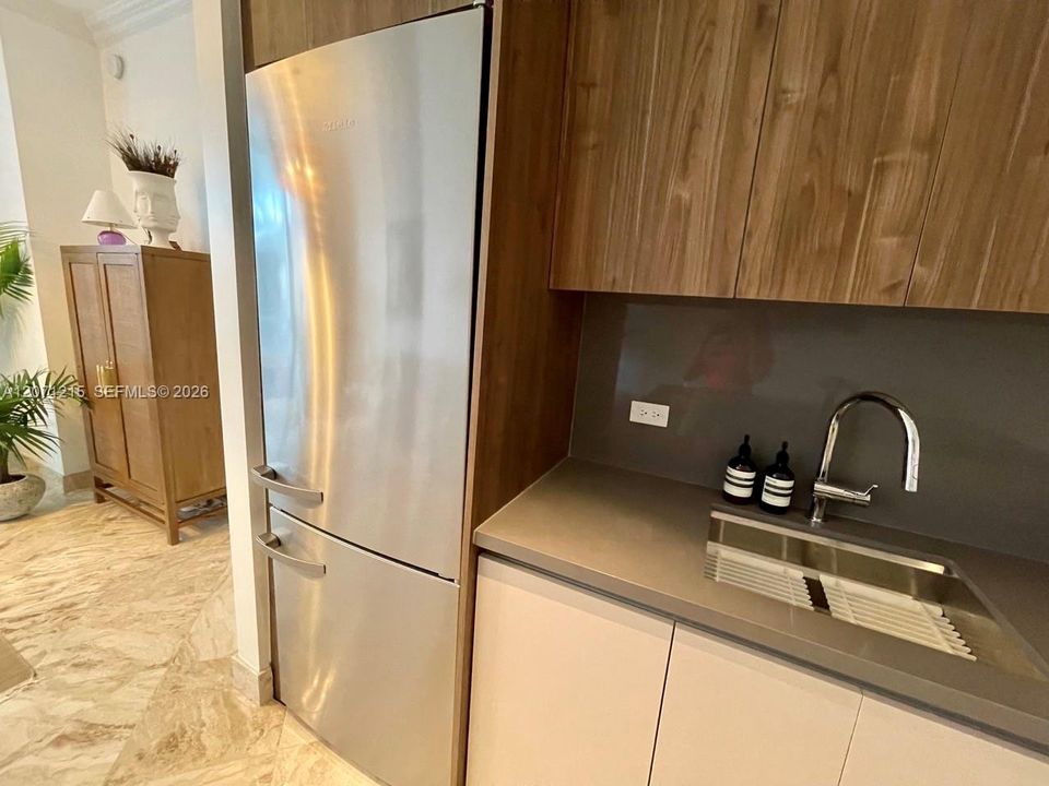 For Rent: $3,350 (1 beds, 1 baths, 588 Square Feet)