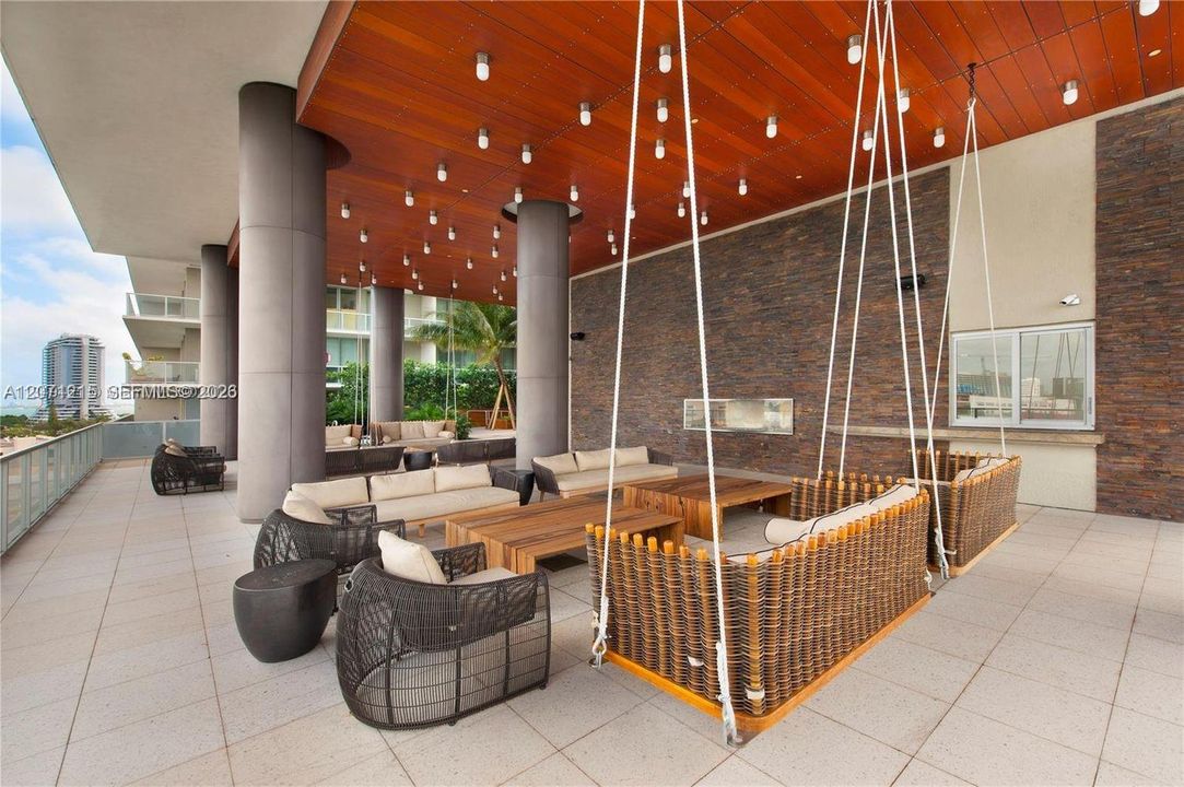 For Rent: $3,350 (1 beds, 1 baths, 588 Square Feet)