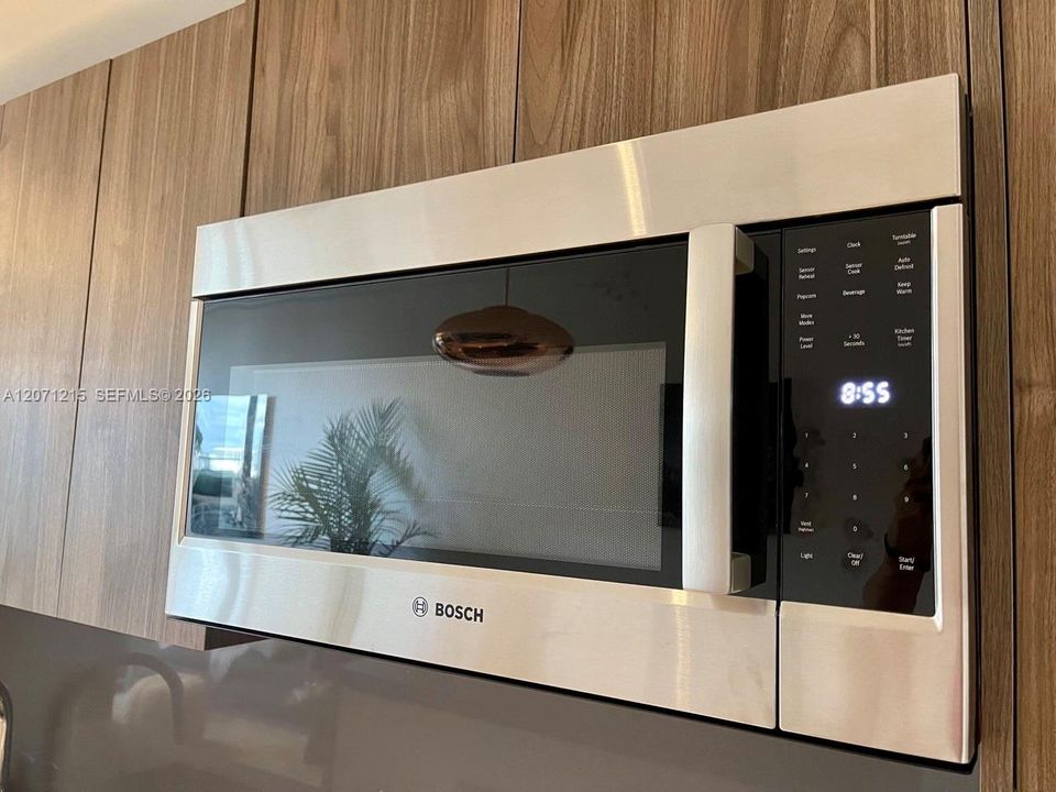 For Rent: $3,350 (1 beds, 1 baths, 588 Square Feet)