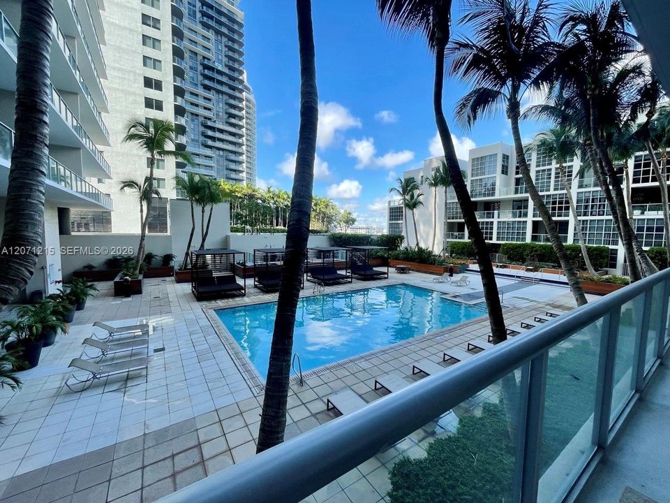 For Rent: $3,350 (1 beds, 1 baths, 588 Square Feet)