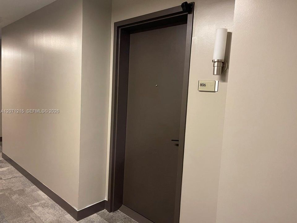 For Rent: $3,350 (1 beds, 1 baths, 588 Square Feet)