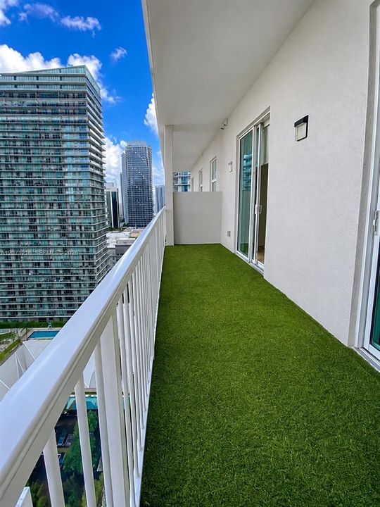 For Sale: $500,000 (1 beds, 1 baths, 737 Square Feet)