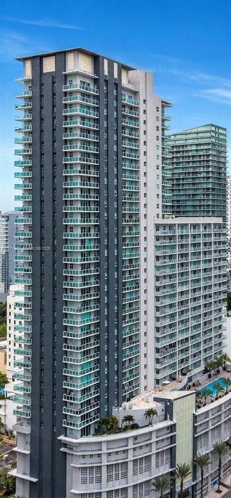 For Sale: $500,000 (1 beds, 1 baths, 737 Square Feet)