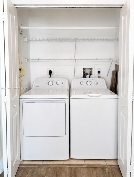 For Sale: $500,000 (1 beds, 1 baths, 737 Square Feet)