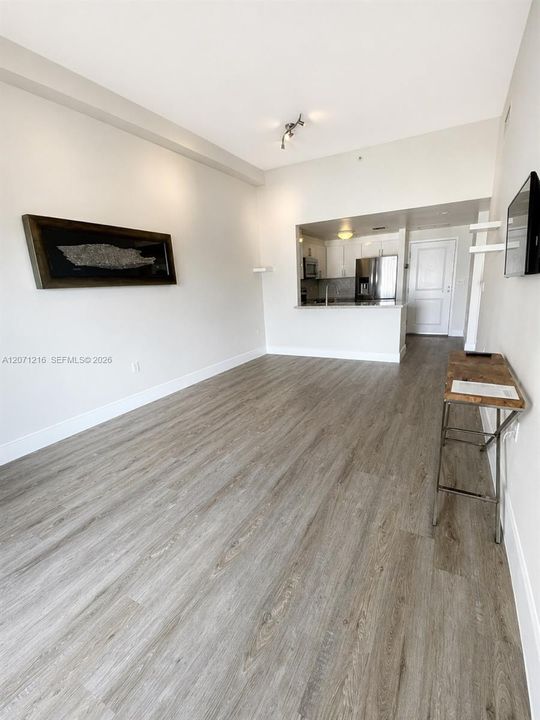 For Sale: $500,000 (1 beds, 1 baths, 737 Square Feet)