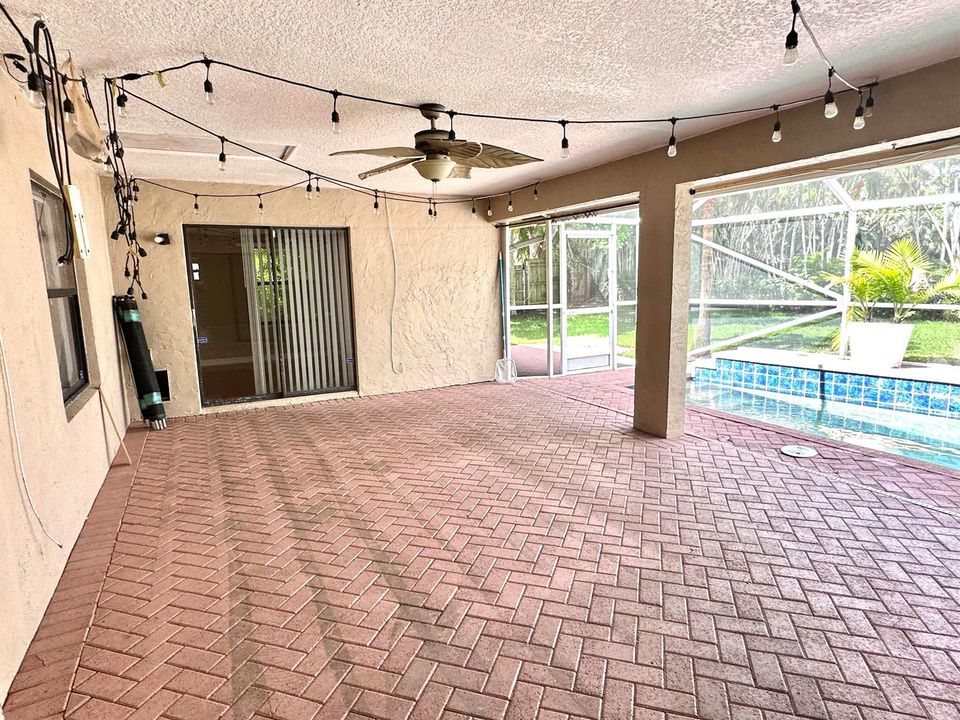 Covered & ScreenedPatio