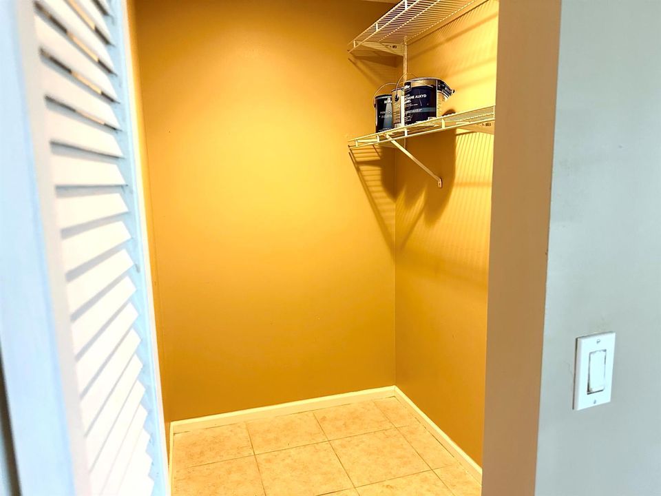 Pantry W-In Storage