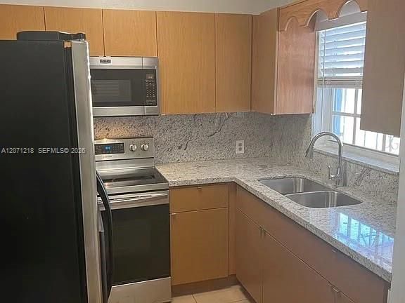 For Rent: $3,200 (3 beds, 2 baths, 1218 Square Feet)