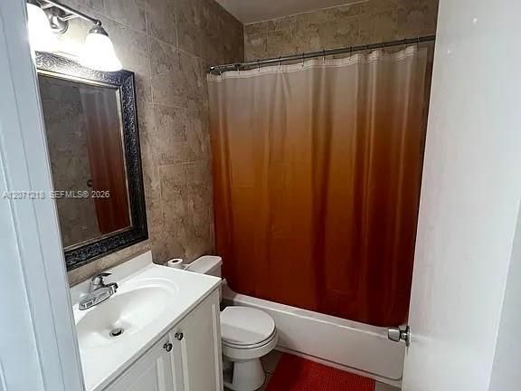 For Rent: $3,200 (3 beds, 2 baths, 1218 Square Feet)