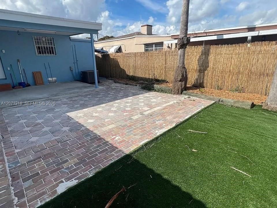 For Rent: $3,200 (3 beds, 2 baths, 1218 Square Feet)