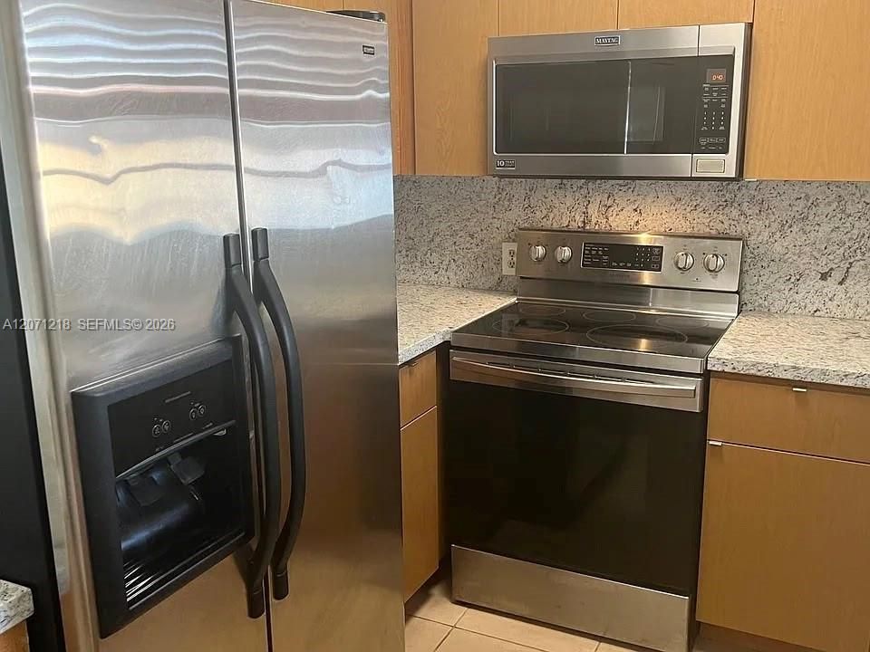 For Rent: $3,200 (3 beds, 2 baths, 1218 Square Feet)