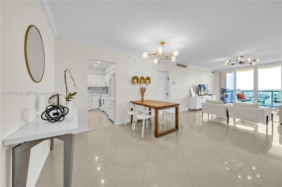 For Rent: $2,700 (1 beds, 1 baths, 835 Square Feet)