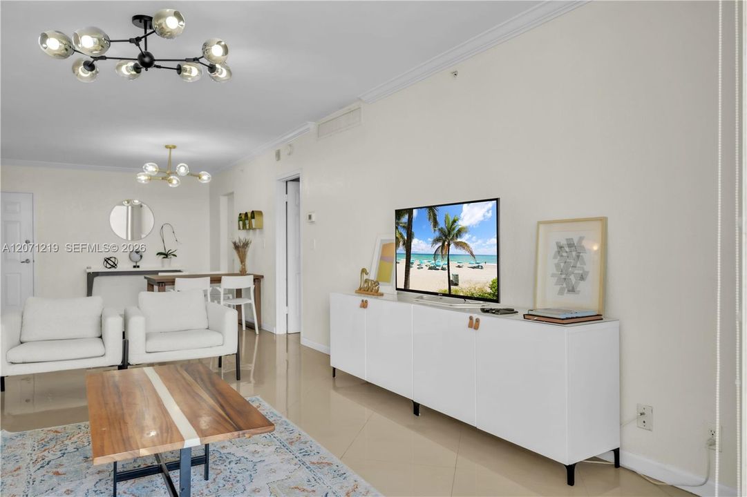 For Rent: $2,700 (1 beds, 1 baths, 835 Square Feet)