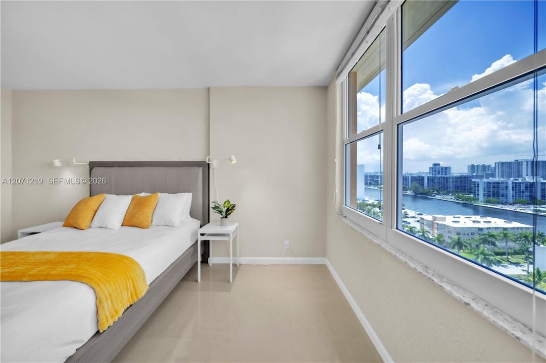For Rent: $2,700 (1 beds, 1 baths, 835 Square Feet)